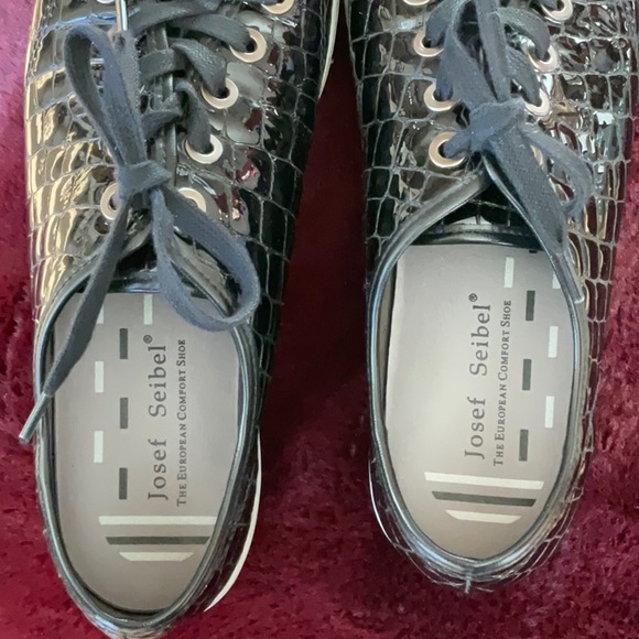 Josef Seibel Dany Black Croc Embossed Tennis Shoes Size 40. - Picture 6 of 7